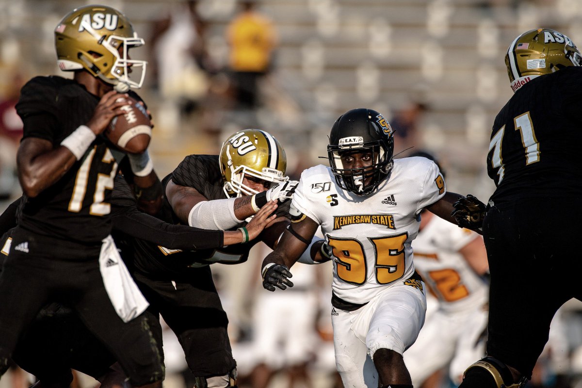 All 👀 on the QB.

After 3 games, <a href="/JoelP_27/">Joel Parker</a> leads all freshmen in the nation in sacks and tackles for loss.

✅ 7.0 TFL
✅ 4.0 Sacks
✅ Both rank in the top 5 in the nation among all FCS players.

📢 Take note @FCS_STATS Jerry Rice Award Watch List.