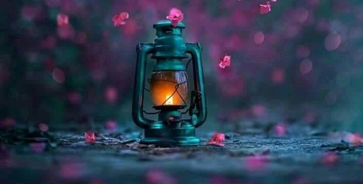 shamas_virk99's tweet photo. '' اور کبھی ایسا بھی ہوتا ہے کہ
یوسف علیہ سلام کی طرح
ہمیں بھی ویران کنویں میں پھینک دیا جاتا ہے.
جہاں اندھیرے کے سوا کچھ دکھائی نہیں دیتا..
تب انسان کیا کرے!
"دعا"
دعا کیا ہے؟
یہ اندھیرے میں نظر آنےوالی روشنی ہے
یہ وہ امید ہے
جو انسان کو مایوس نہیں ہ��نے دیتی https://t.co/GMeKtwUIzm