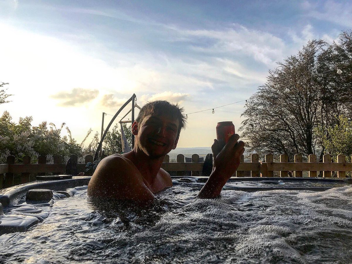 _mbspain's tweet image. So how’s that for an amazing weekend.  An epic day riding with great mates, chilling in the hot tub followed by a proper feasting in the BBQ hut!  Awesome 😎 

#mtb #brechfa #wales #findyourepic #mountainbiking #cycling #vacation #holiday #allinclusive #bbqporn #bbq