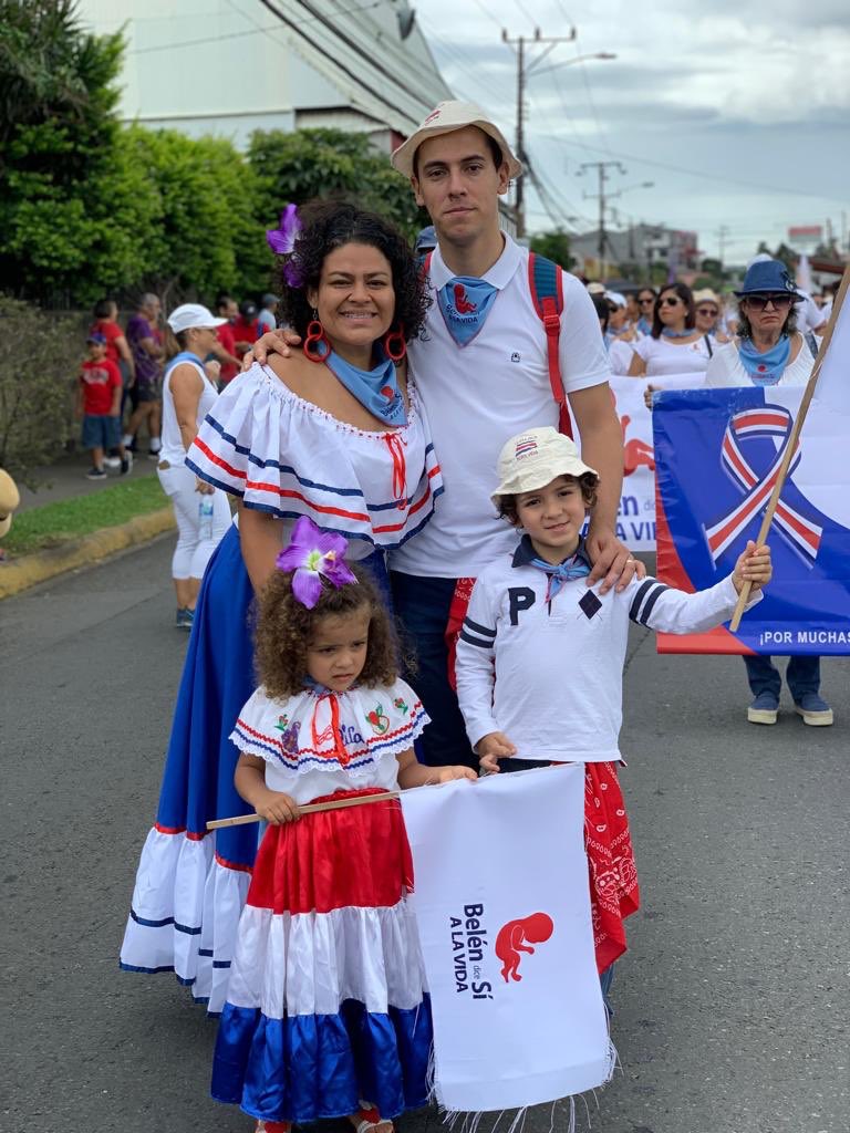 ¡Un pequeño homenaje de nuestra familia! 😉 Debemos estar muy agradecidos con Dios por esta hermosa patria en la que nos permitió nacer. ¡Feliz día la independencia de Costa Rica! 🇨🇷