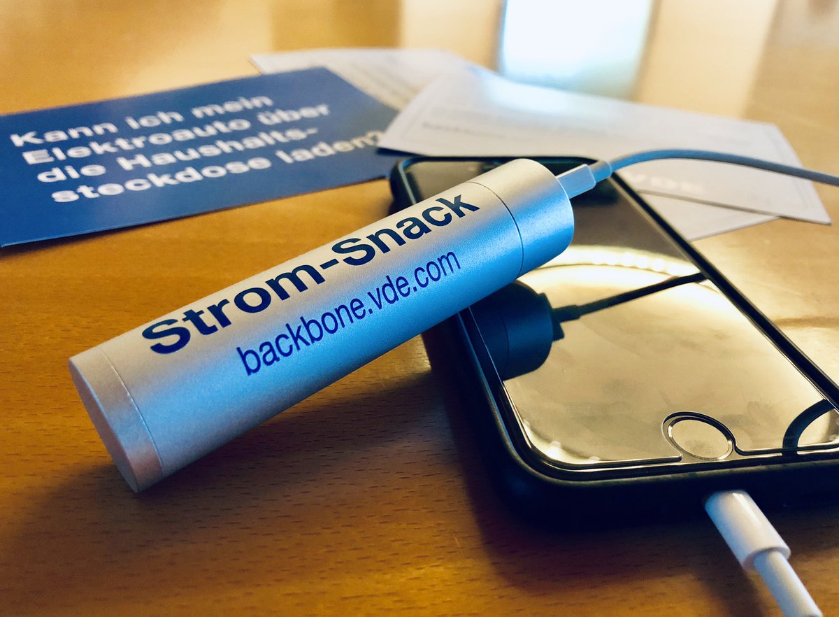 florian_regnery's tweet photo. Nach langer Tour auf der @wavetrophy ist es Zeit für einen kleinen Strom-Snack. 🔋📱 Den Wissensdurst zu #EMobilität und #Stromnetz kann man übrigens auf https://t.co/8CECUUzDm9 stillen. 🔌🚘 #vdefnn #backbone #mannheim #etappenziel #WAVEtrophy2019 https://t.co/Y6XGzZPUvO