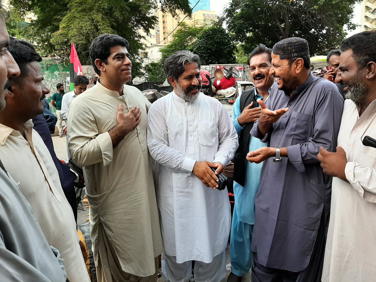 LalaRaheeem_PPP's tweet photo. *احتجاجی مظاہرہ*

پاکستان پیپلزپارٹی کراچی ڈویژن کے تحت 15 ستمبر کو پریس کلب پر وفاقی حکومت کی جانب سے سندھ حکومت کے خلاف آرٹیکل (4) 149 کے غیر آئینی استعمال کے ذریعے ملک کی وحدانیت کو ناقابل  تلافی نقصان پہنچانے کی سازش کو ناکام بنانے کے لئے احتجاجی مظاہرے کا اہتمام کیا گیا https://t.co/toakHzA34F
