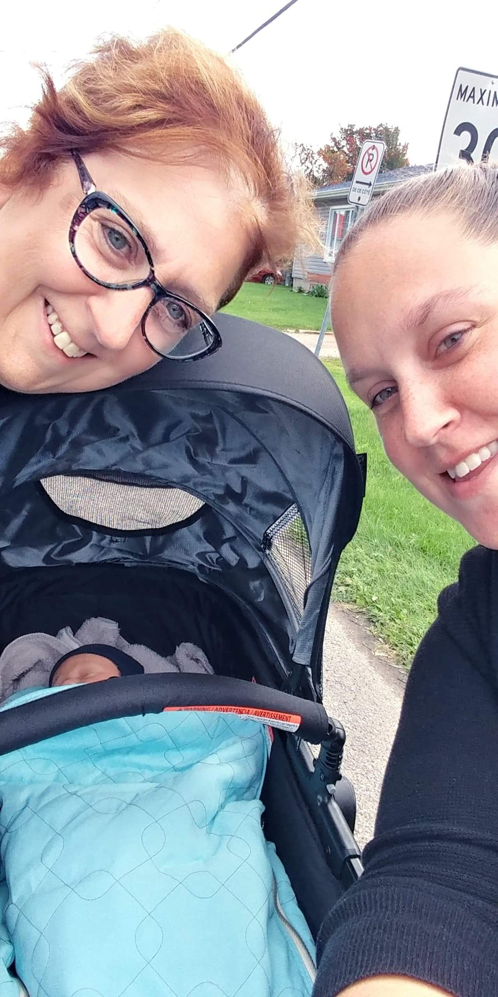 Sylvie Boucher Quand La Politique Devient Une Affaire De Famille Porte A Porte Aujourd Hui Avec Bebe Derek Et Ma Fille Melynda Dans Mon Village A Saint Joachim On Partage Le Message Positif Conservateur