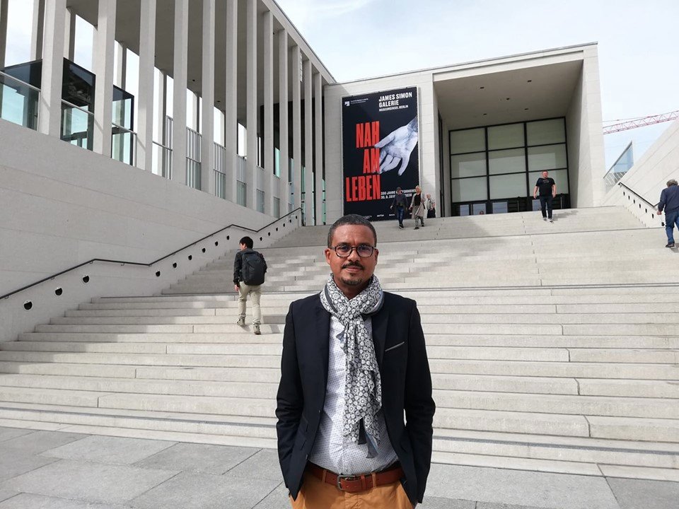 DDiop_ecrivain's tweet photo. Premier jour de la tournée allemande pour la promotion de »Nachts ist unser Blut schwarz« avec @Aufbau_Verlag devant la James Simon Gallery suivant l'invitation du Festival International de Littérature de Berlin @ilb_ #ilb19 #nachtsistunserblutschwarz #aufbauverlag https://t.co/Gs7eMJ8H99