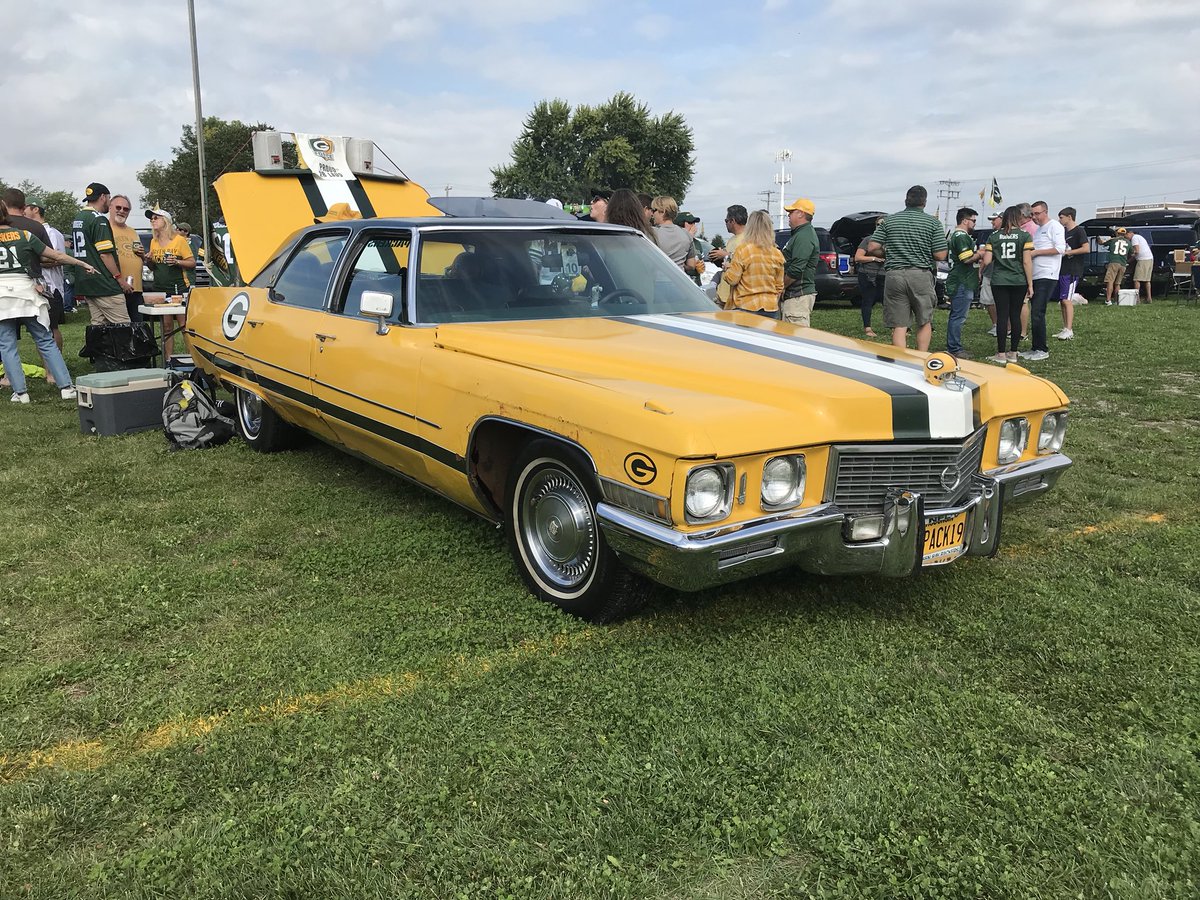 lauren_linder's tweet image. It’s a special day here at @LambeauField - @packers home opener & they’re honoring Hall of Famer #BartStarr at halftime. Many fans wearing #15, including this guy whose parents named him after the legendary #football quarterback. Also check out his car! @tmj4 #Packers #GoPackGo