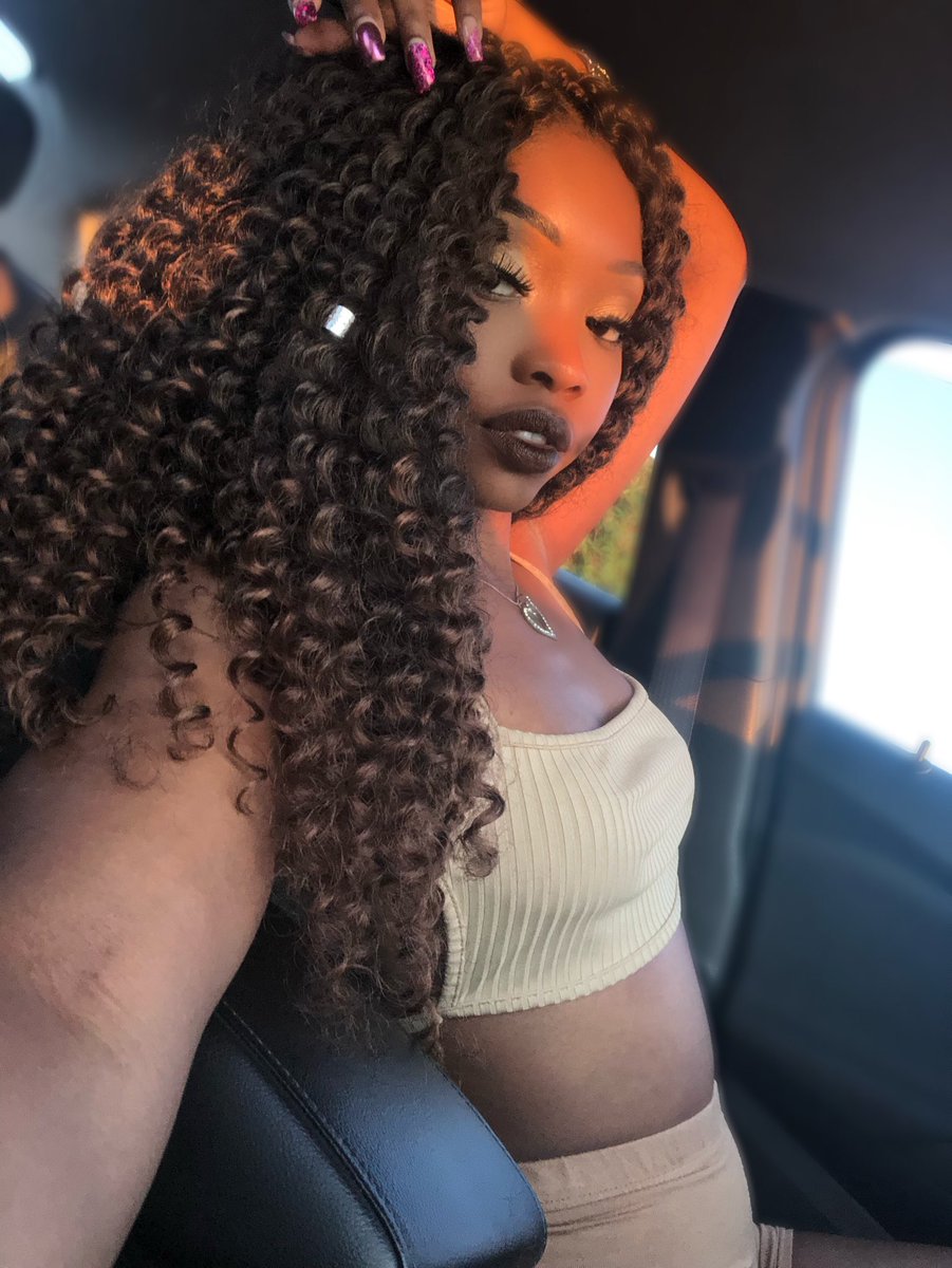 pradameee's tweet photo. You down for a quickie? 💋 https://t.co/1GLcGtVcRr