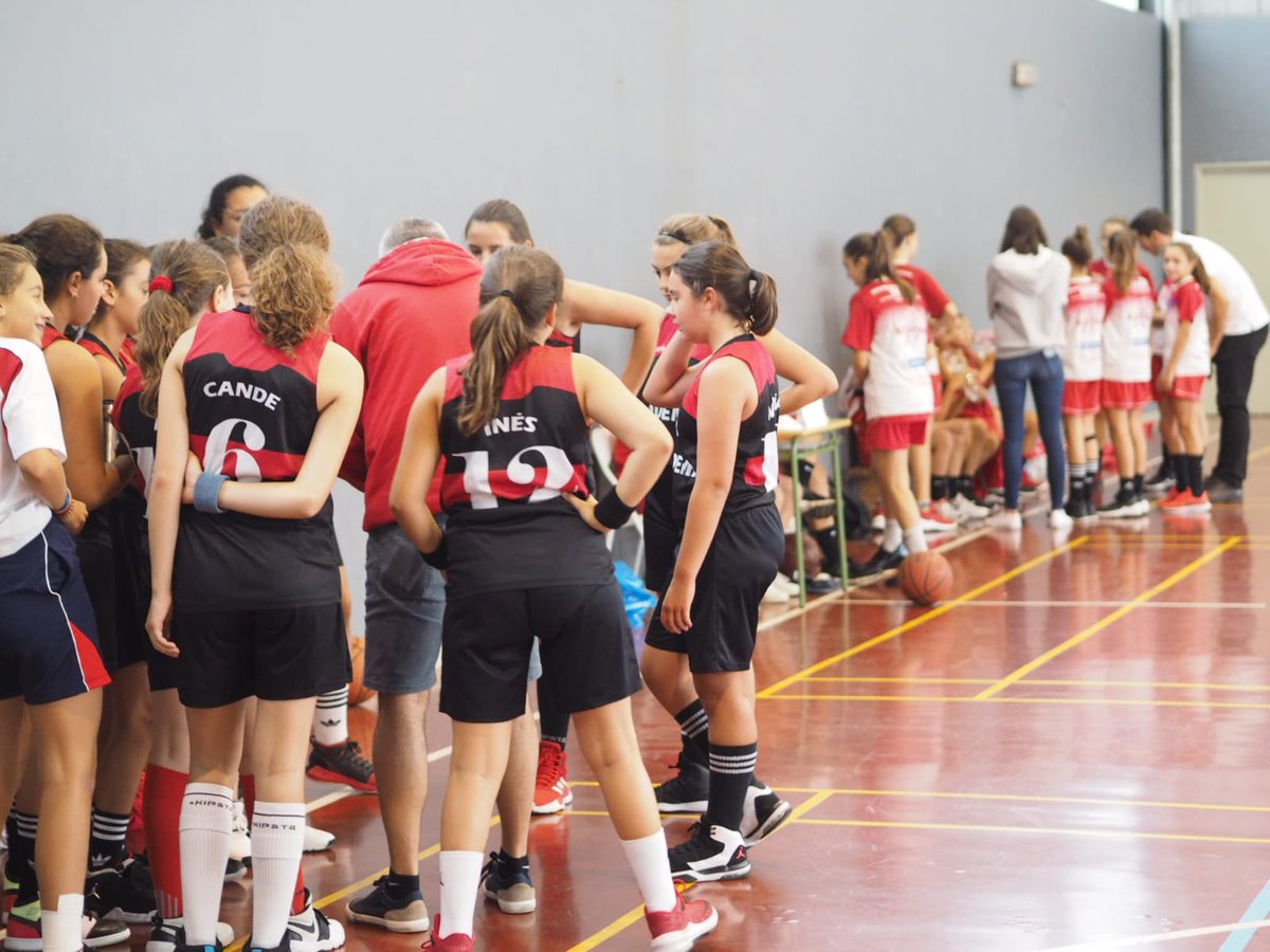 Ahora algunas fotos del día.
Empezamos con el infantil <a href="/bfemeninoleon/">B.F. León</a> 07 vs. <a href="/codemagijon/">Col.Corazón de María</a>