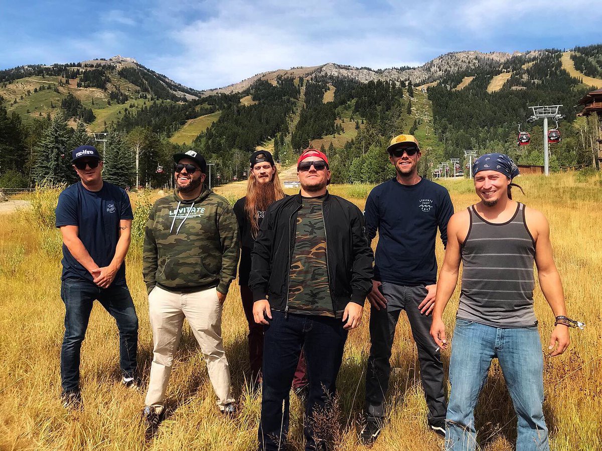 TheElovaters's tweet image. ⛰Big Ups Wyoming⛰
@TetonGravity 

Next UP!
9/20 | @rusticbarnpub | Troy, NY
9/21 | RoC The Range @martysdriving | Mason, NH
9/27-9/29 | @levitatebrand Backyard SOLD OUT | Marshfield, MA
theelovaters.com/tour
@levitatebrand @VaterDrumsticks 📸: Crowley