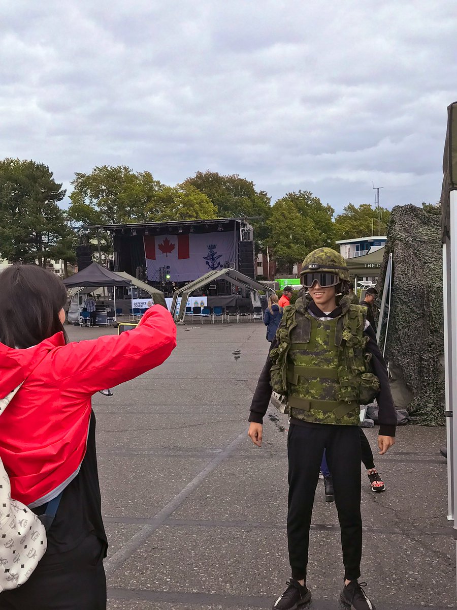 VirginRadioVIC's tweet photo. Happy Sunday Victoria! Be sure to head down to Odgen Point for the #defenceonthedock2019 event happening till 5pm! Strike a pose in military gear, hop on a chopper, and catch all the exciting performances as well! #DOTD #DSLQ #CFBESQSUPPORTS #BFCESQOUTIENT https://t.co/FwImIFuPgp