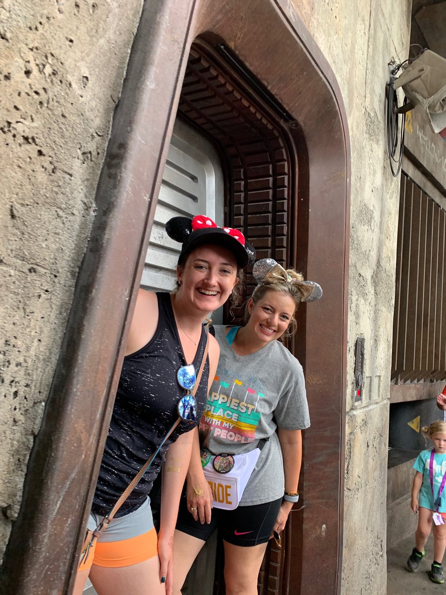 savy_stephens's tweet image. Two lil resistance cuties @WaltDisneyWorld #Sweepstakes #GalaxysEdge #BackToBatuu