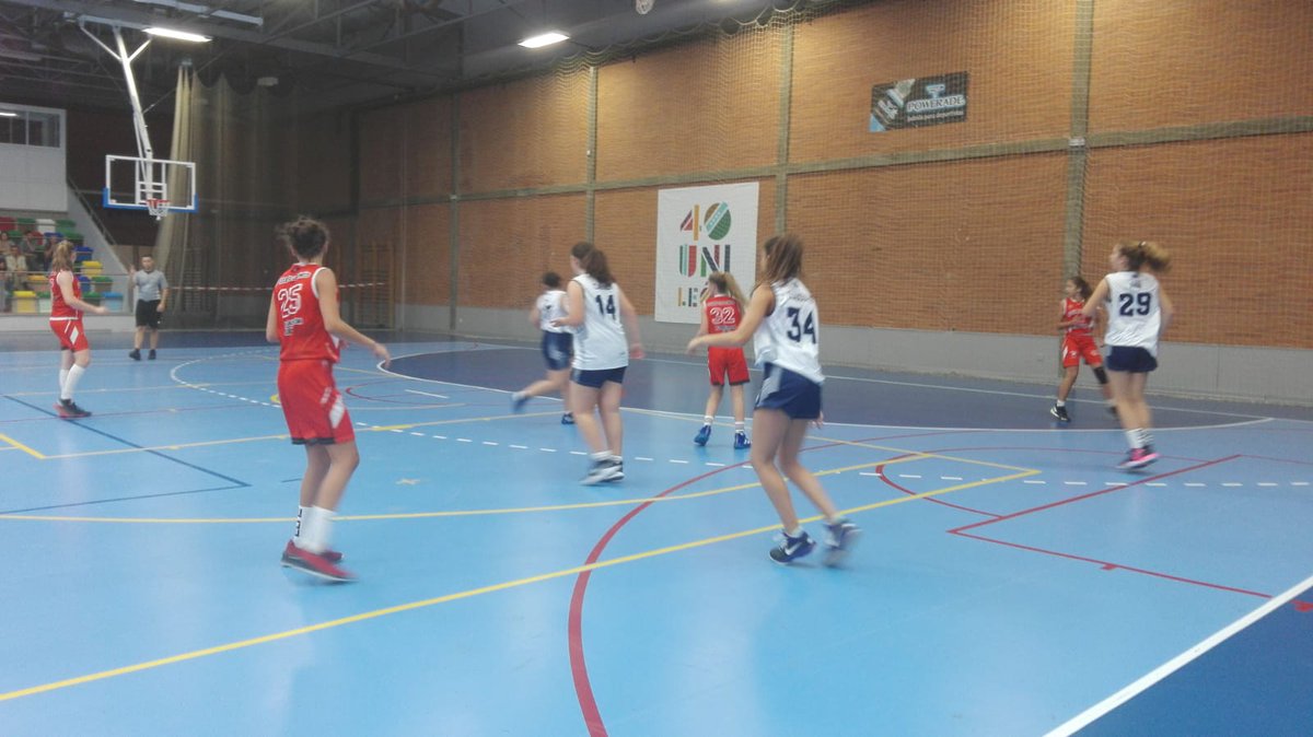 En el pabellón de la Universidad jugaron el infantil <a href="/Colegio_Leones/">Colegio Leonés</a>  vs. <a href="/CBNavia/">C.B.Navia</a>