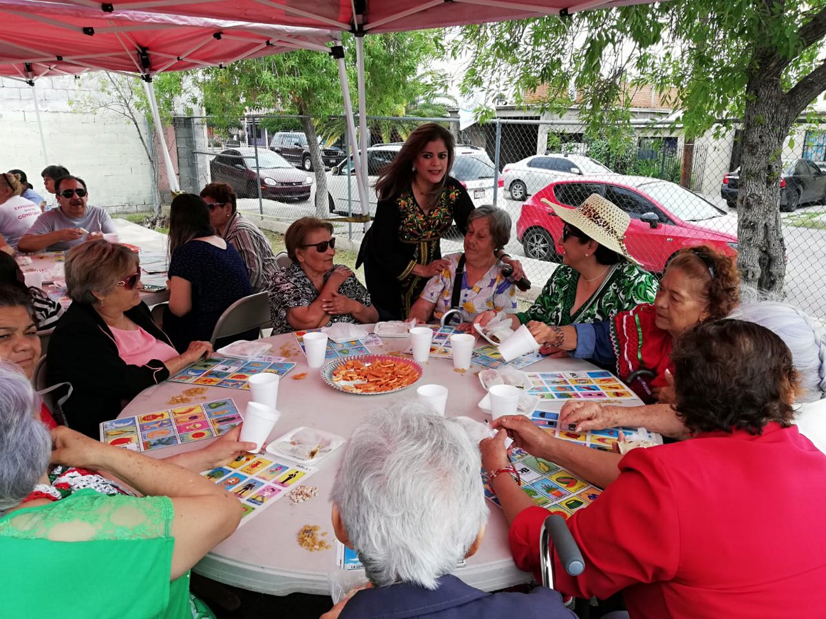 RosyPete74's tweet photo. Causas que unen Festejo del día de la Independencia en la colonia Tierra y Libertad acompañados de nuetros seccionales: Guillermina Arias, Lourdes Salinas, JorgeLorenzo Heredia,Florinda Reyes, Silvia Morales
Nuestro compromiso en #VoyalPRI es seguir cerca de nuestra militancia. https://t.co/bqg8ewUGLA