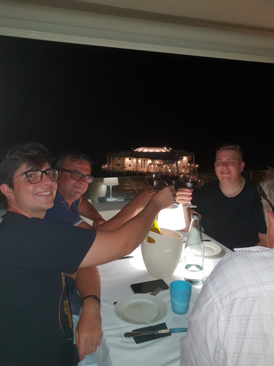 KyleTomlinson20's tweet photo. A lovely meal in Italy with special friends https://t.co/cQKjOcUfKw