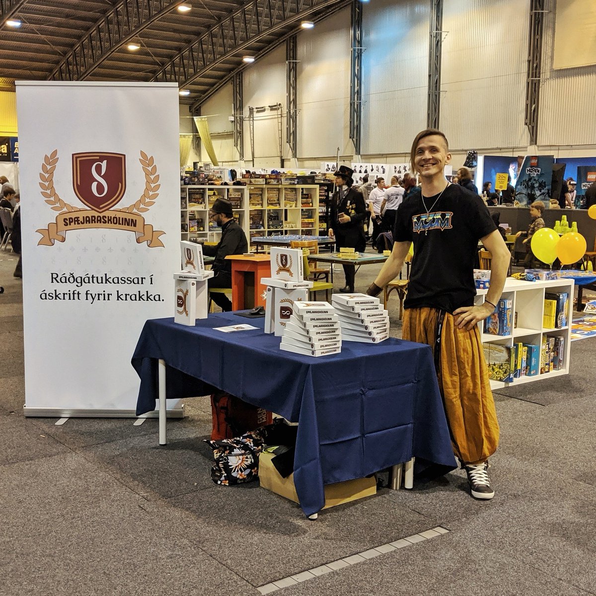 MrTwisby's tweet photo. Representing Spæjaraskólinn at Midgard, but also waving the fashion flag of MCDM.
#Spæjaraskólinn #Midgard #MCDM #HelloMCDM https://t.co/V2IlBVEtvM