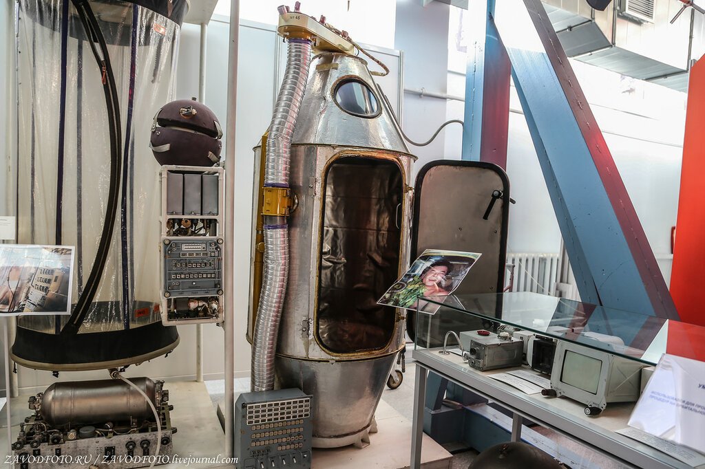 There was a much more crazy thing, a space sauna aka Russian "banya". Some of the cosmonauts even took bath brooms to the station and used it! The cosmonauts liked it very much and asked to equip the  #ISS with it, but it consumed too much water and energy. (photos are not mine)