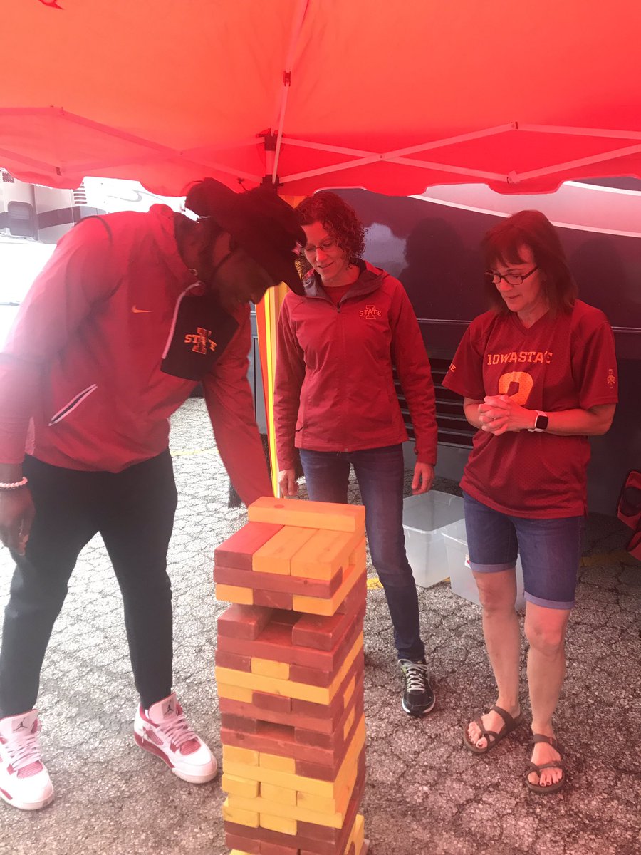 LeslieBaxter10's tweet photo. @number33allstar thanks for helping out Jenga game https://t.co/6rtrGiTZJf