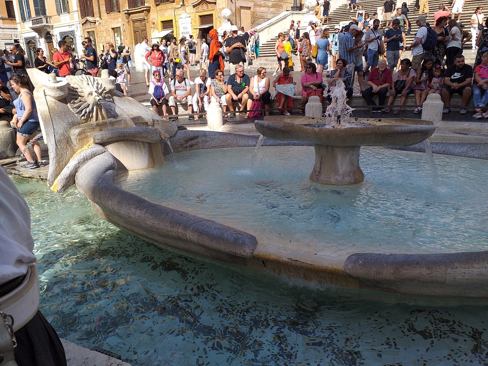 fuego oferta Morbosidad LauraFreixas on Twitter: "Algunos lugares maravillosos de Roma. La barcaza  de mármol de la fuente de la Plaza de España, los mosaicos y los frescos de  San Clemente, las catacumbas de Priscila (