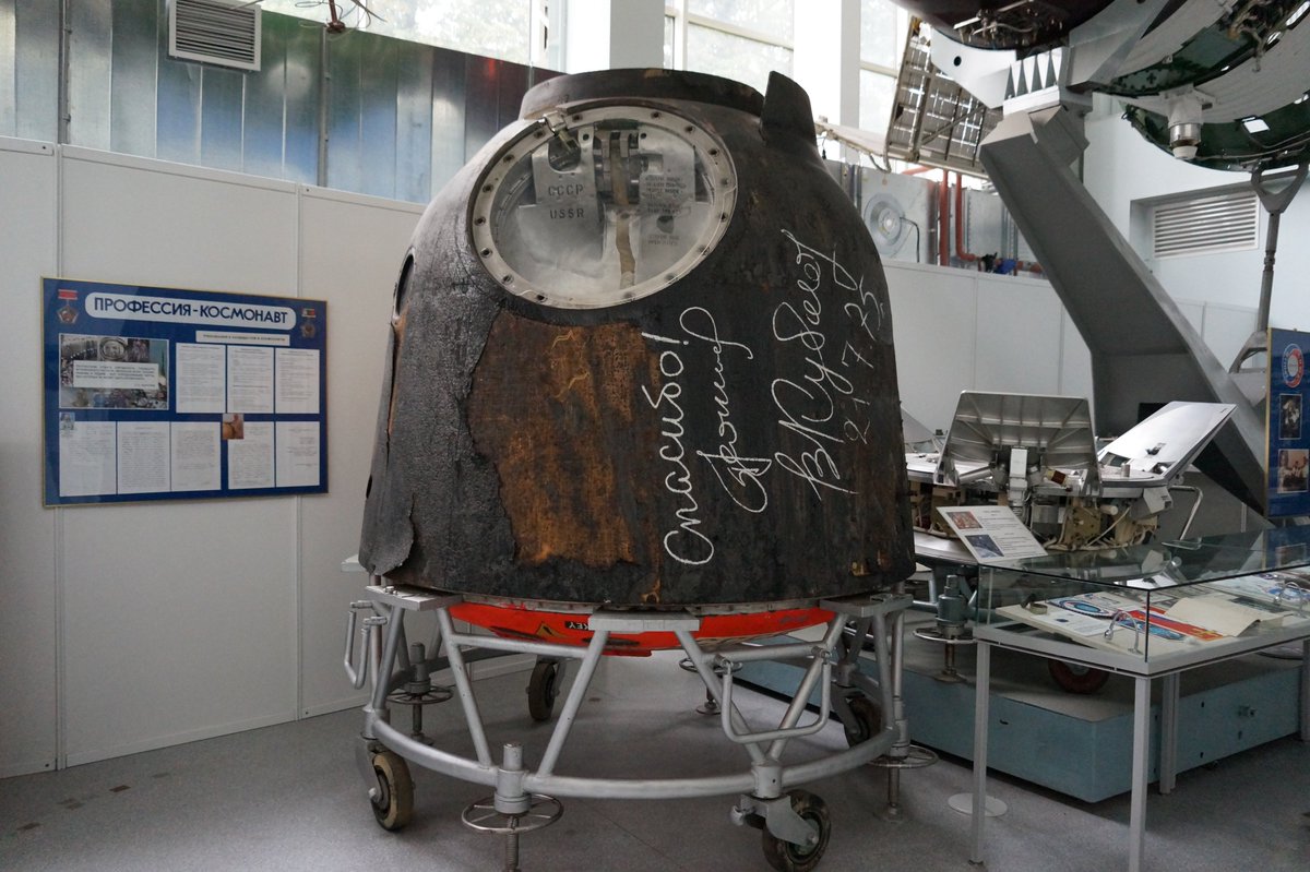 Here are some details and the original capsule of  #Soyuz19 signed by Alexei Leonov and Valeri Kubasov.