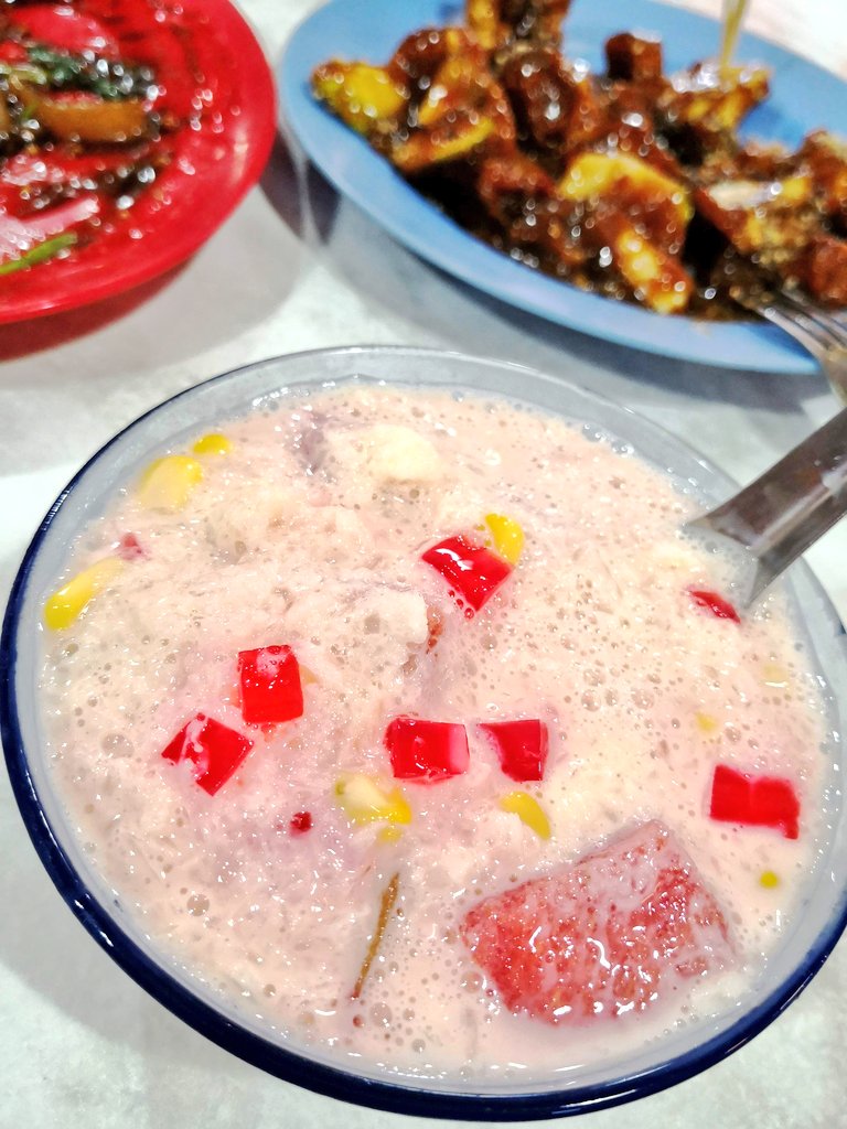 Kuching. Halal.1. Ais Kacang + Rojak. Swee Kang2. Kolo Mee + Bak Kut Teh, Yong Hua Cafe