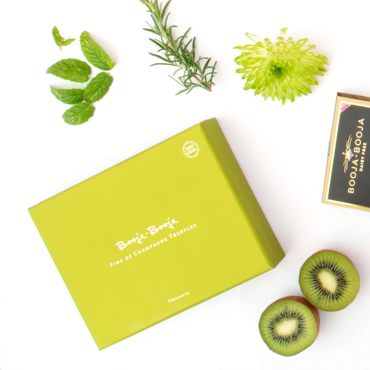 BoojaBooja's tweet photo. It's good to be green π
.
Did you know our Special Edition Gift Collection boxes are recyclable? Or you could reuse the velvety soft-touch box to store precious treasures.
.
#organicseptember #tryorganic #boojabooja #chocolate #chocolatetruffles #vegan https://t.co/N0tTyUuqAN