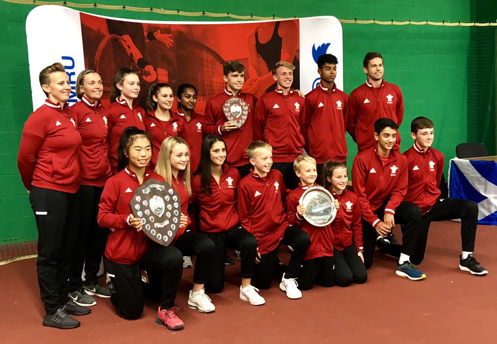 pranoyb's tweet photo. The victorious Welsh team 🏴󠁧󠁢󠁷󠁬󠁳󠁿 winning the Home Nations 2019 tournament 🎾  @WrexhamTC Proud of you @ElinaP_B for your bit and everyone in the @tenniswales team- coaches and players! 🥇👏🏼@PriorParkSport @PriorPark @TeamBathTennis https://t.co/HkKuJ7A1Wg