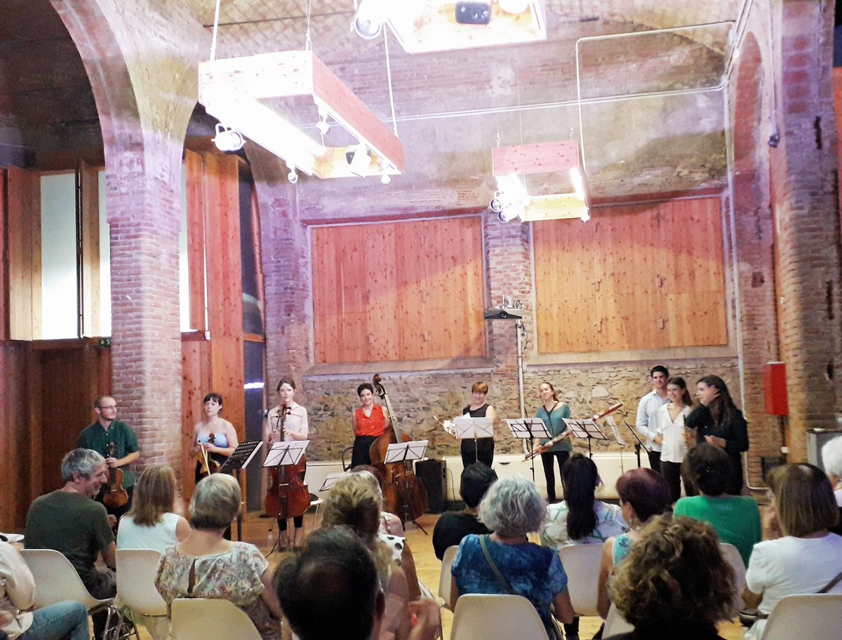 JoanMagrane's tweet photo. Vivim bons temps per la música de cambra en aquest país. Fins ara amb quartets i trios de nivell i ara també amb un nonet per tenir molt en compte: el #BärhofEnsemble. Brillant concert a @CalMassoReus amb Spohr i una obra fantàstica, plena d'ofici i fantasia de @JordiCornu. 👏👏 https://t.co/RcDLH0eSrU