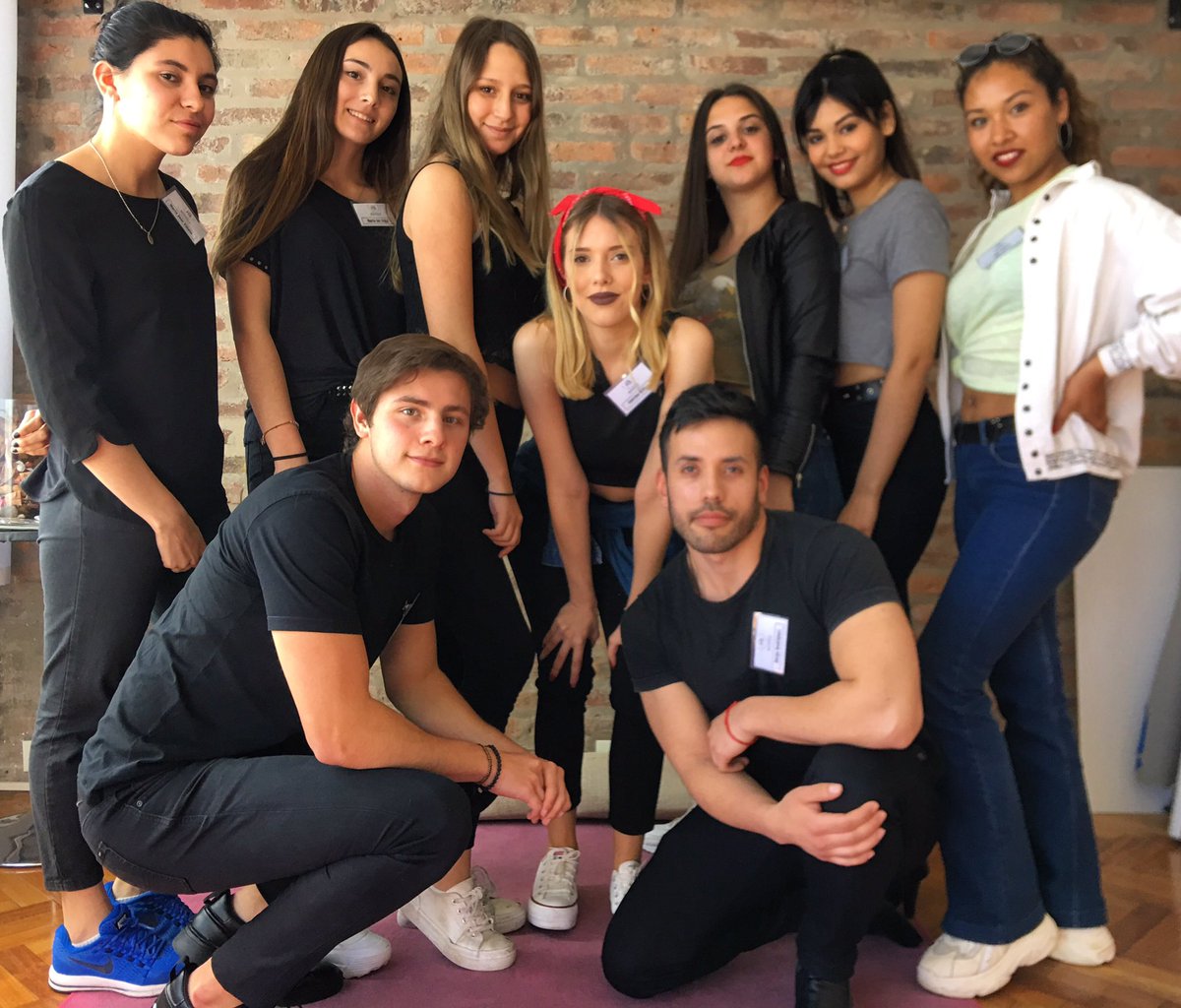 HBModels1's tweet photo. Otro fin de Semana en la que nuestros aspirantes a modelos dan todo para triunfar... Y vos? Que esperas? -
-
-
#modelos #academiamodelos #yoelijohbmodels #hbmodels https://t.co/PK3cVbM98p