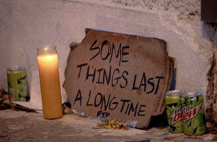 txmusicoffice's tweet photo. Fans create memorial at @DanielJohnston 'Hi How Are You' mural https://t.co/mqI0iWJtH8 via @statesman
#texasmusic #ripdanieljohnston #singersongwriter #folkmusic https://t.co/fx9siTmUoX