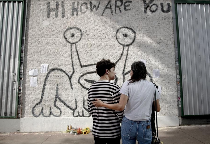 txmusicoffice's tweet photo. Fans create memorial at @DanielJohnston 'Hi How Are You' mural https://t.co/mqI0iWJtH8 via @statesman
#texasmusic #ripdanieljohnston #singersongwriter #folkmusic https://t.co/fx9siTmUoX