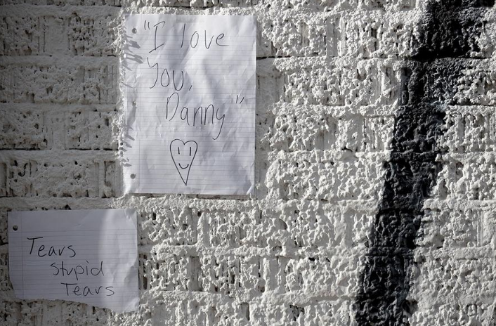 txmusicoffice's tweet photo. Fans create memorial at @DanielJohnston 'Hi How Are You' mural https://t.co/mqI0iWJtH8 via @statesman
#texasmusic #ripdanieljohnston #singersongwriter #folkmusic https://t.co/fx9siTmUoX