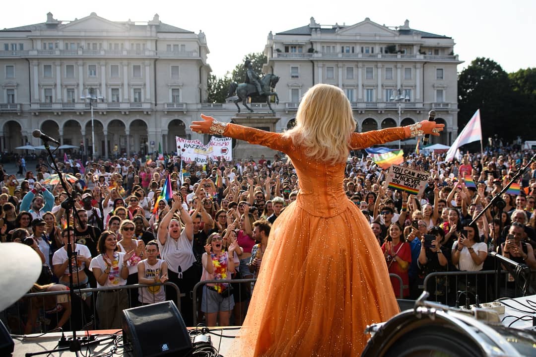 novarapride2019's tweet photo. Un altro #NovaraPride, solo #emozioni 🌈

@RealRominaF https://t.co/RVHgYBzxqS