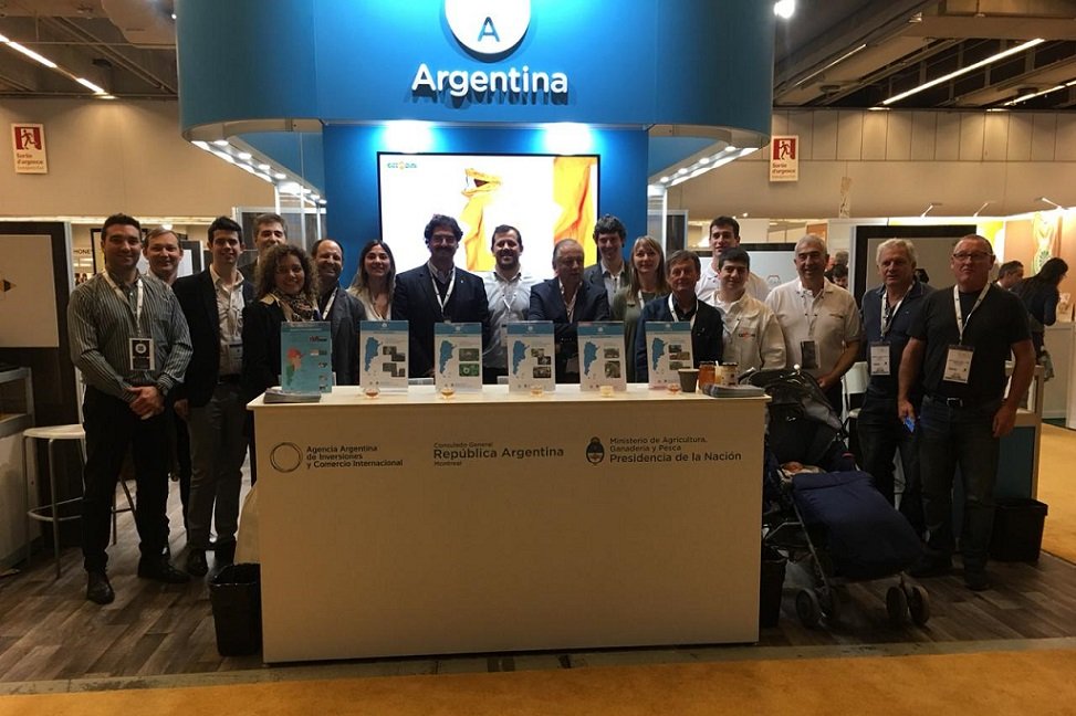 #Apimondia | Las pymes apícolas buscan oportunidades comerciales

#Argentina tuvo su gran presencia en #Apimondia, la #feria #apícola más relevante a nivel mundial, que se llevó adelante desde el 9 hasta el 12 de septiembre, en Montreal, Canadá supercampo.perfil.com/2019/09/las-py…
