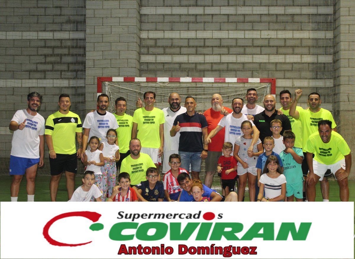 Veteranos del cerro de reyes, en el día de ayer disputaron su partido de las ferias y fiestas de nuestro barrio... #leyendas patrocinado por #COVIRAN #GRACIAS