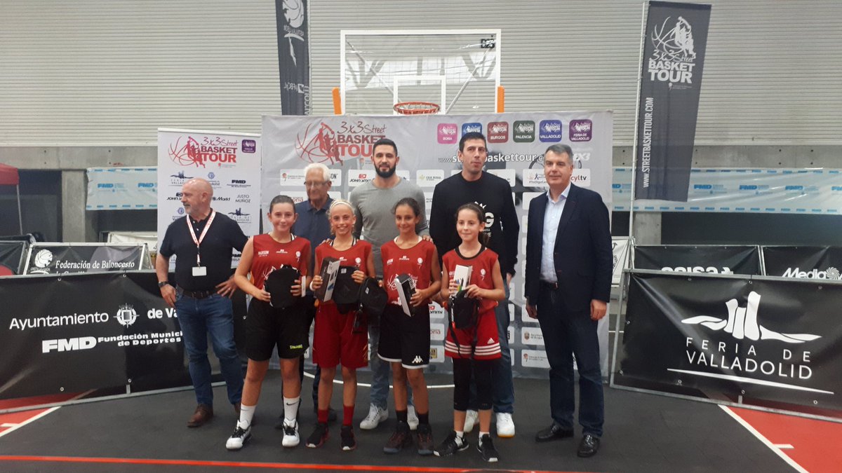 3x3SBT's tweet photo. Entrega de premios alevin #3X3SBT @feriavalladolid @FBCyL @madison_mk  a equipos campeones y subcampeones  masculinos y femeninos @JohnSmithSport @TiendasJM @MediaMarkt_es @CompeticionFEB  @Solan_de_Cabras para cerrar esta edicion en feria. Próximamente mas sedes en la web https://t.co/uFRsJ4lq60