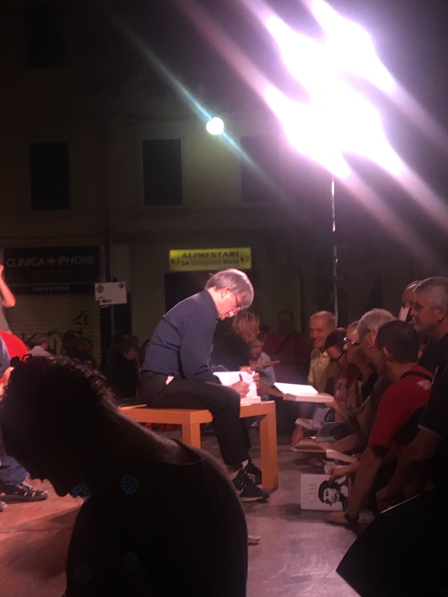 Prezzemolina67's tweet photo. ... da qualche parte un giorno, dove non si saprà,
dove non l'aspettate, il "Che" ritornerà,
da qualche parte un giorno, dove non si saprà,
dove non l'aspettate, il "Che" ritornerà!
@evagiovannini #scenaridiquartiere #livorno #incontricheparlanoalcuore https://t.co/TRfATrxUau