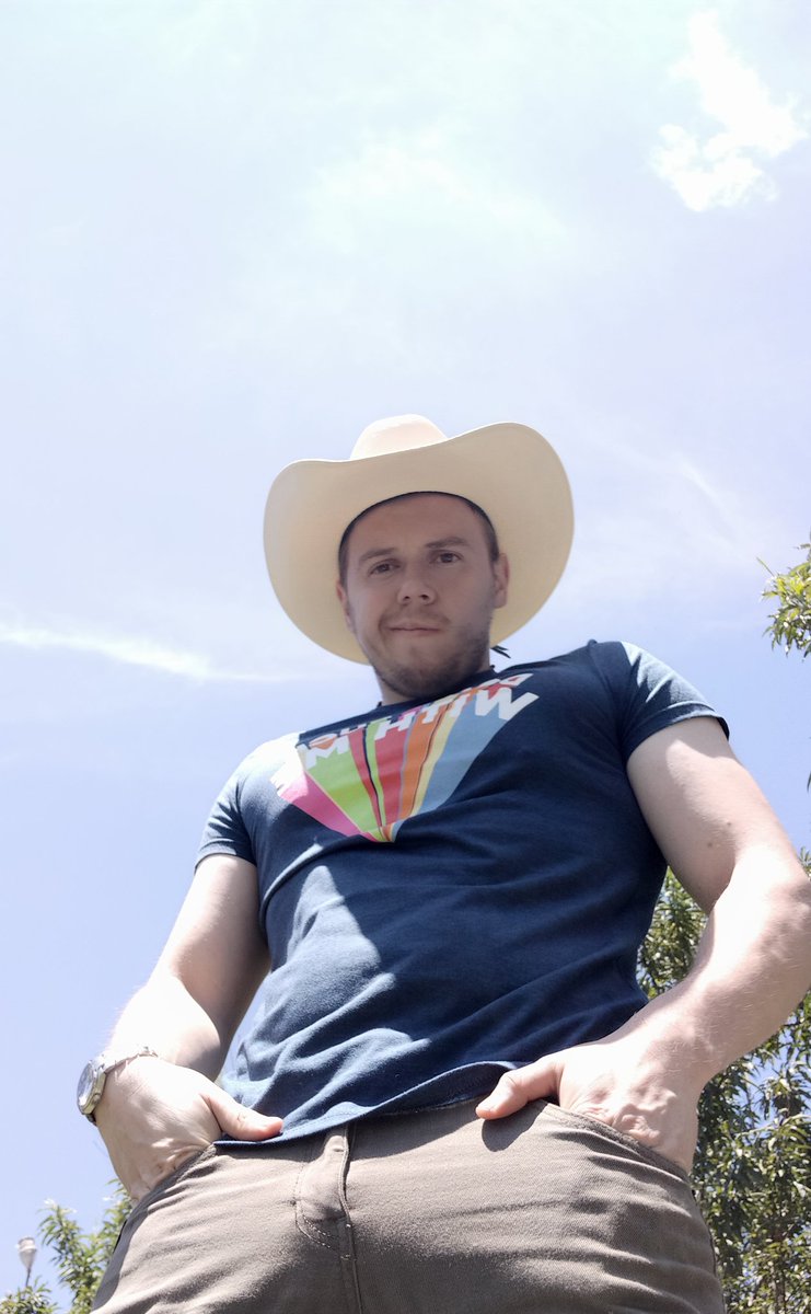 Boyzolate's tweet image. En el rancho esperando el pozole 😋