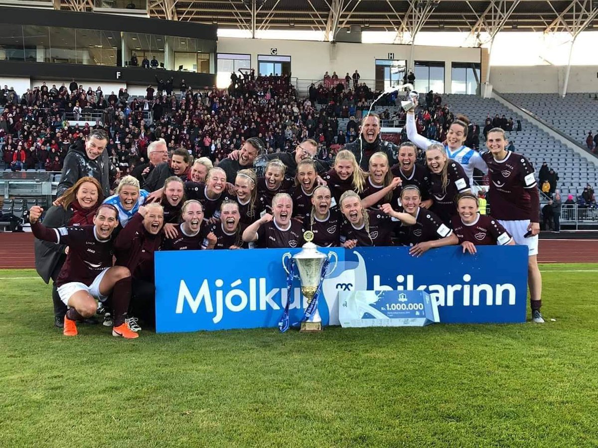 selfossfotbolti's tweet photo. Þriðja sætið gulltryggt! Síðasti leikur tímabilsins á laugardag á móti ÍBV! #AframSelfoss https://t.co/kGMBuJTsjM