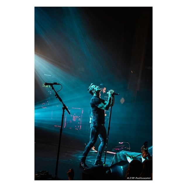 vrtxmag's tweet photo. - @scottstapp at @revolutionhall on Aug. 25, 2019
-
📸 @k.j.88_photography
Link to more photos in bio 👆
#RevolutionHall #vrtxmag #vortex #music #pdx #pdxmusic #portland #portlandmusic #oregon #washington #northwest #concert #photography #rock #rockb… https://t.co/GCskttQKvt https://t.co/IV39PEUB6Z