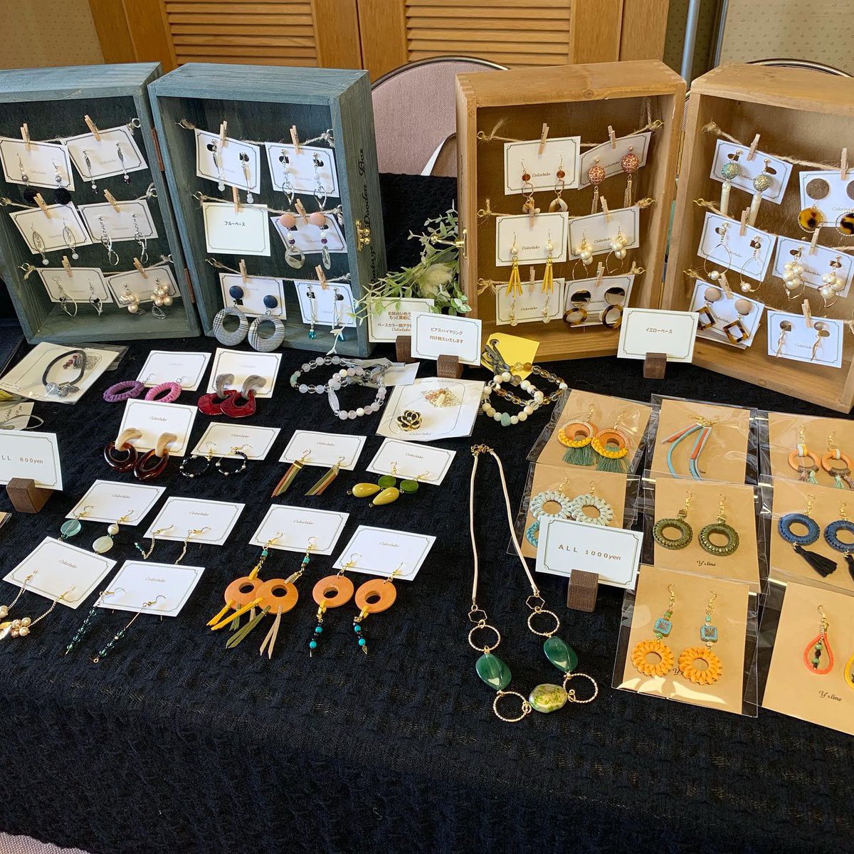 yukkyrikuko's tweet photo. 門真市のイベントに参加しました。ベースカラー別のアクセサリー。カラー診断や骨格診断を受けた
お客様がお似合いになる色や大きさのアクセサリーを選んだり、ワークショップで作ったりして下さいました😊
#colorlake #ベースカラー別アクセサリー #お似合い色 https://t.co/LcSmZYBXoV