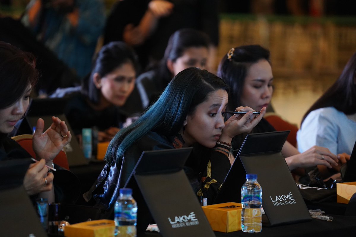CentralParkMall's tweet photo. Beauty Inside Out Makeup Class X Lakme X Mobiliari Group
With @archangelachelsea 
13 Sept 2019
At Laguna Atrium -
#centralparkmall #cponedecade #beautyclass #makeupclass https://t.co/JPxhSjZIbH