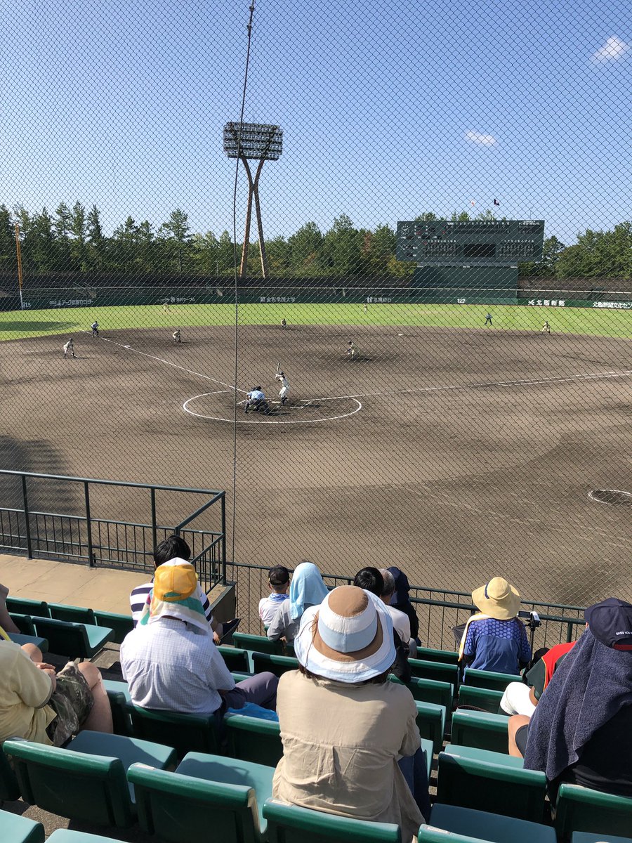 nawamaru's tweet photo. また、見に来てしまった。観客結構一杯？？星稜 先発野口君なかなかいいねー https://t.co/eOAJtph7kX