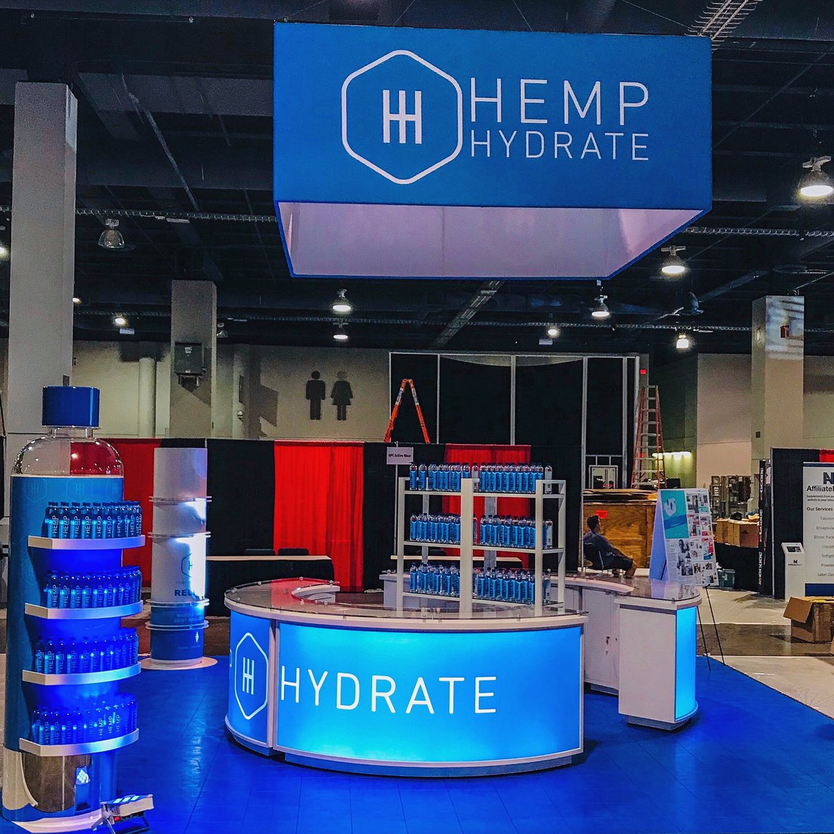 That’s a wrap Vegas! What a weekend for our E Team... Executed this buildout for <a href="/hemphydrate/">Hemp Hydrate</a> at the <a href="/MrOlympiaLLC/">Mr. Olympia LLC</a> !💦 Next up, YMCA Gala🌠 #MrOlympia2019 #TradeShow #LasVegas