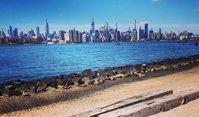 CheskaBennett's tweet photo. 💙 Manhattan, you look good today 💙

#manhattan #nyc #thisisnewyork #newyork #travelgram #travels #brooklyn #eastriver https://t.co/V7lWNay8HI https://t.co/lrkUsb6qQq