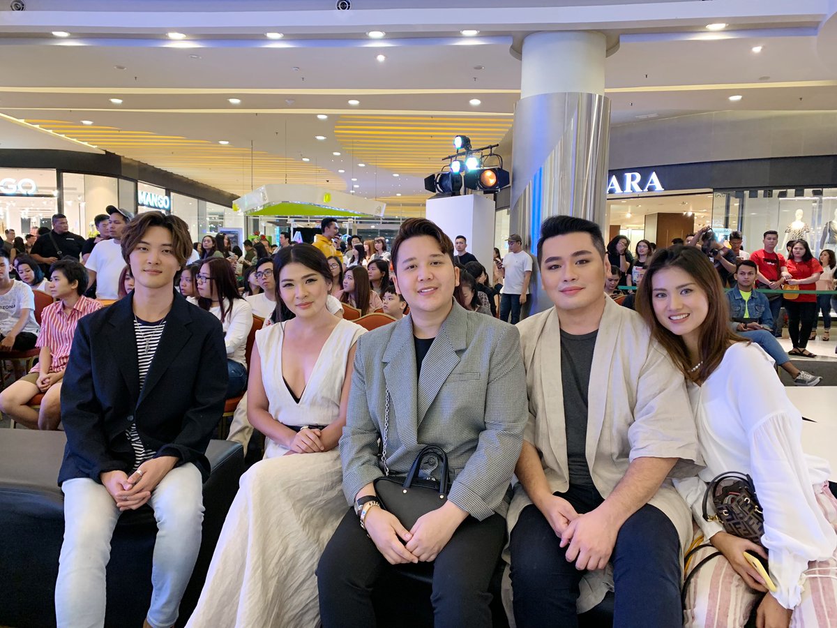 CentralParkMall's tweet photo. Ready to Runway Vibes 
Let’s take a photo before the runway !
14 Sept 2019
At Laguna Atrium
-
#cponedecade #cp10 #centralparkmall https://t.co/qeykXQtxYD