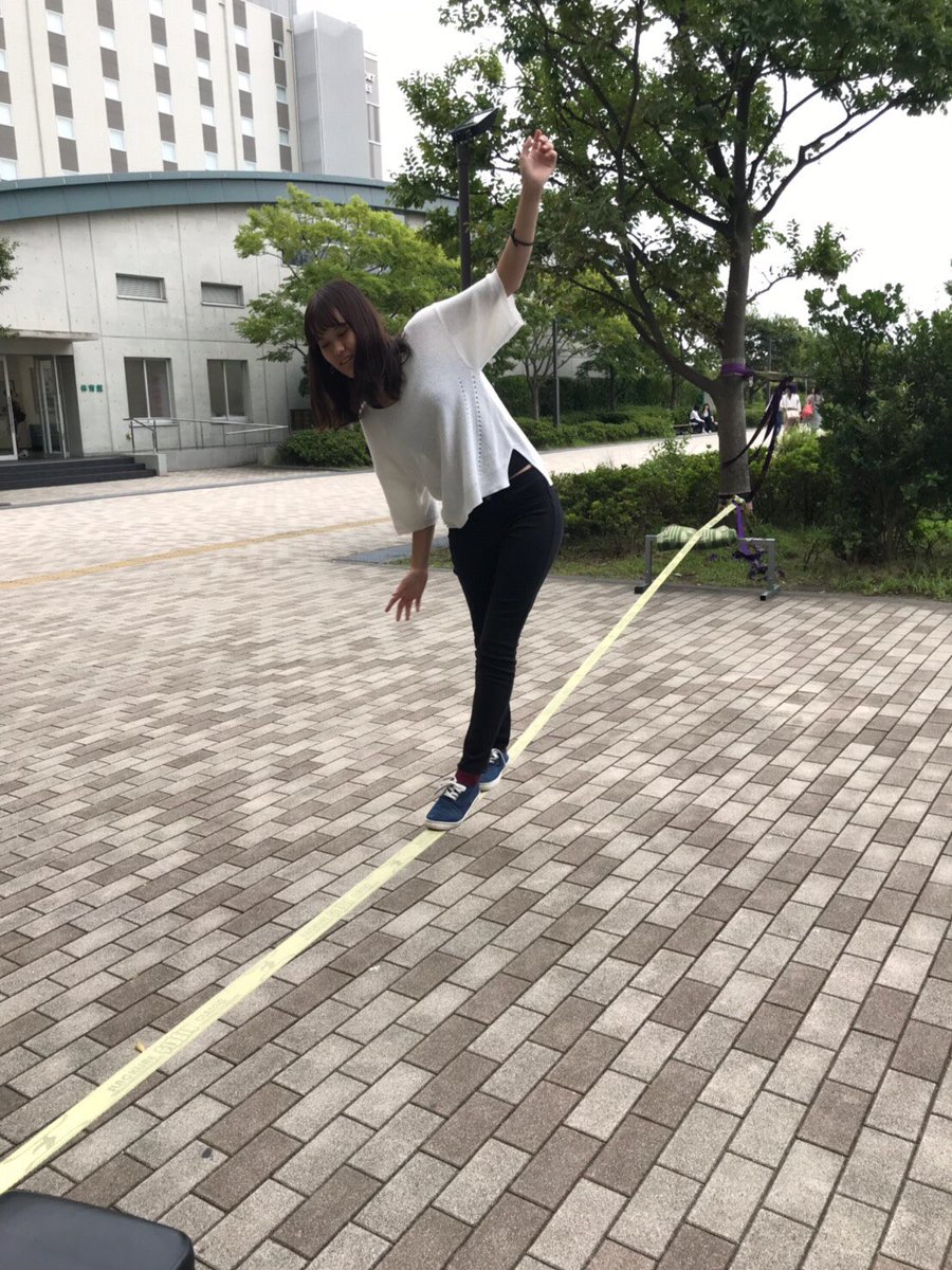 了徳寺大学スラックライン 先週の金曜日から後期日程が始まりました 後期も毎週金曜日の昼休みに活動します 2日連続の活動でしたが みんなスラックラインの練習を楽しく行っていました そして今回は先生方がスラックラインの体験に来てくれました 了 了徳寺大学スラックライン 先週の金曜日から後期日程が始まりました 後期も毎週金曜日の昼休みに活動します 2日連続の活動でしたが みんなスラックラインの練習を楽しく行っていました そして今回は先生方がスラックラインの体験に来てくれました 了