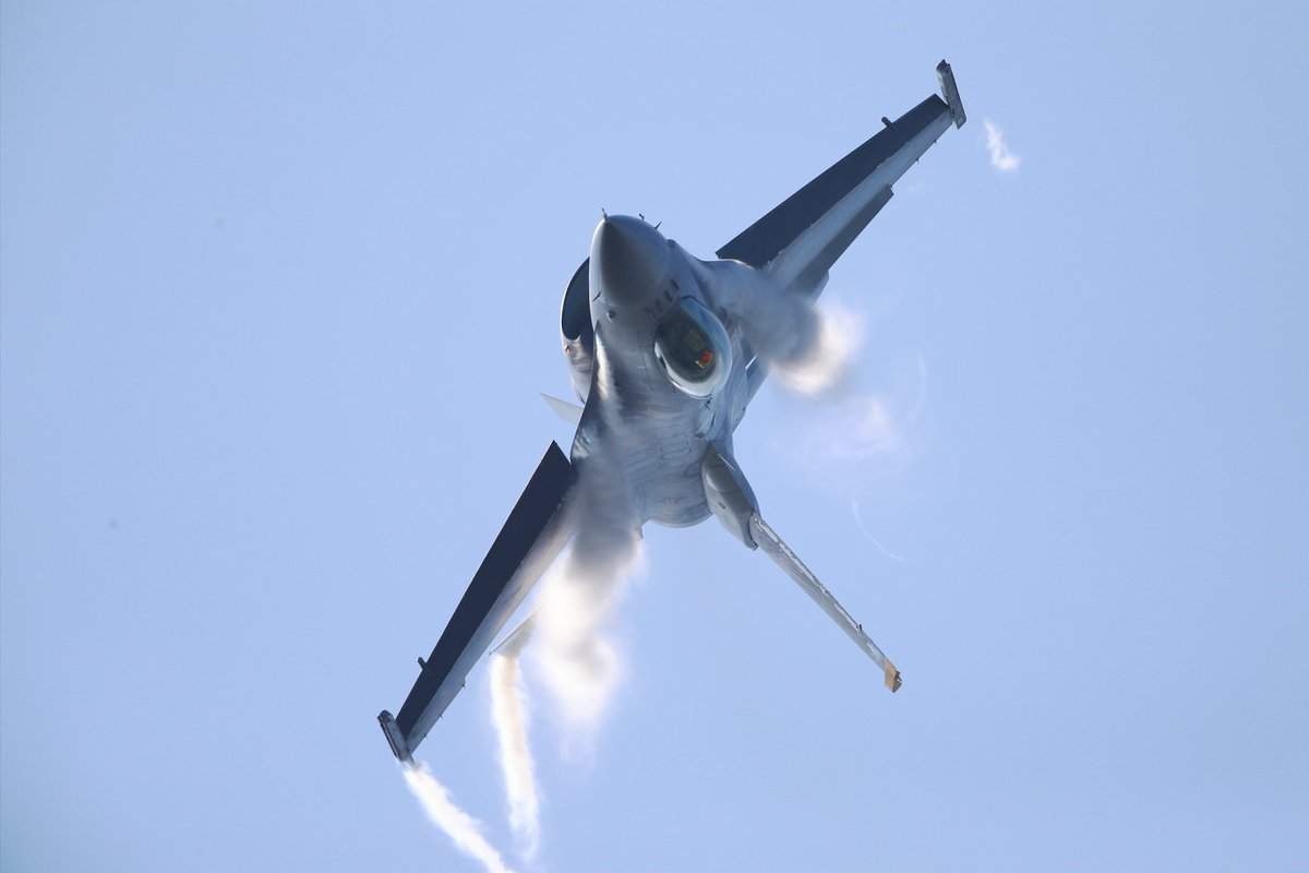 NonbiriYaroze's tweet image. 晴天の小松速報
#小松基地航空祭 #pacaf #demoflight #f16 #f15 #avgeek #primo #eagle #eos1dx #canon