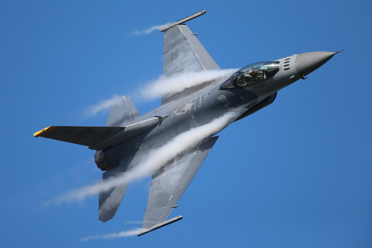 NonbiriYaroze's tweet image. 晴天の小松速報
#小松基地航空祭 #pacaf #demoflight #f16 #f15 #avgeek #primo #eagle #eos1dx #canon