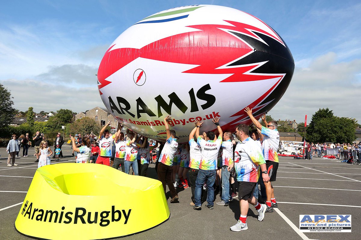 apexprpix's tweet photo. The Worlds Biggest Rugby Ball in South Molton @AramisRugby  #rugby #rugbyworldcup2019 #devon https://t.co/aDxvYucdOX