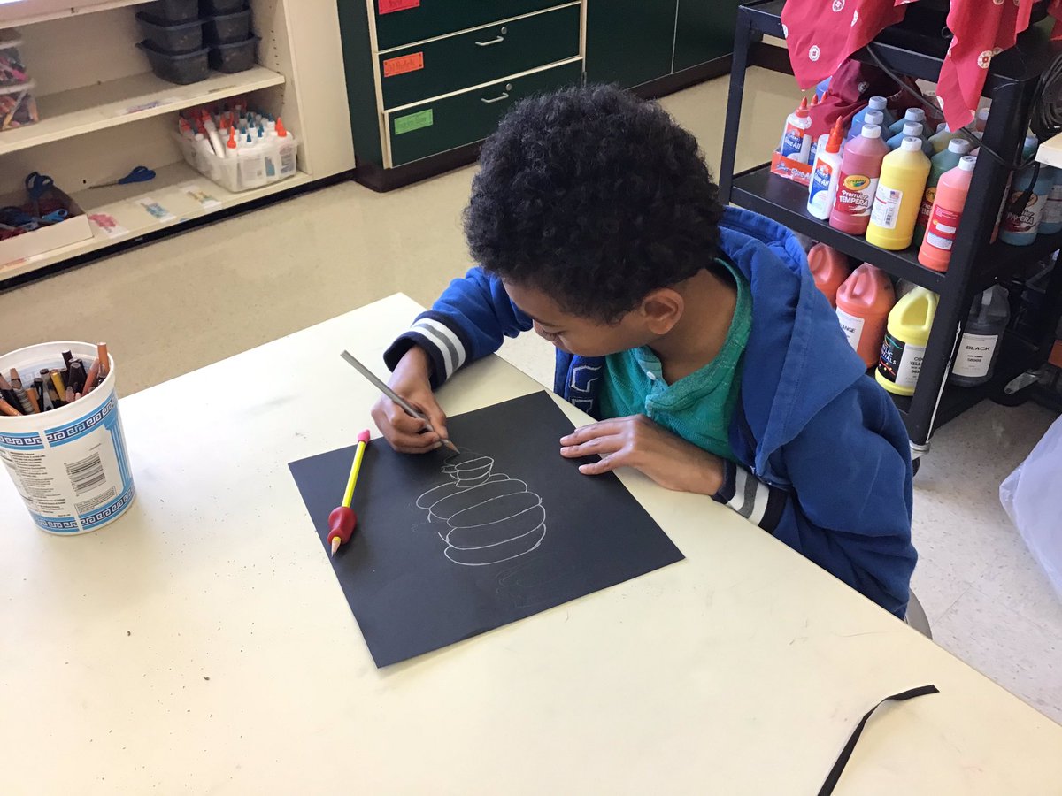 CBGaymanES's tweet photo. 4th grade students studied the mesmerizing, cultural artwork of Yayoi Kusama, a Japanese Artist who used dots in her compositions since she was a child. Our artists used various dot patterns in their pumpkin designs. @CBSDart @CBart_MrsHD #OneCommunityOneTeamWeAllFit https://t.co/JvJrtR3JXP