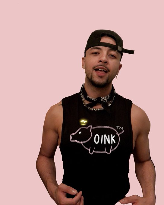 Watch MigggyFresh 🐽's leaked NSFW photo on TwXstars